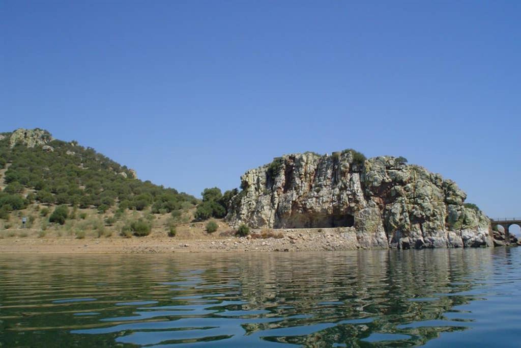Casa En El Pantano De Orellana Holiday home Orellana de la Sierra